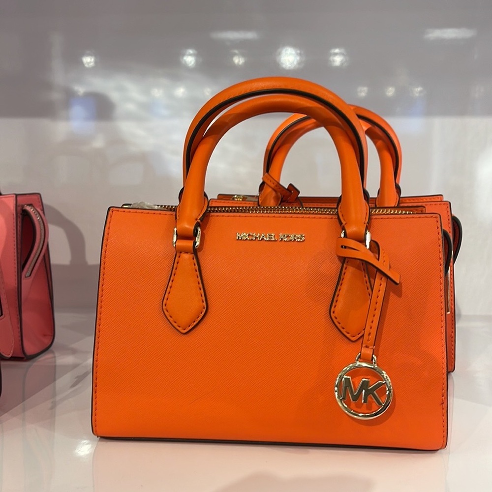MICHAEL KORS SHEILA SMALL CENTER ZIP SATCHEL/CROSSBODY POPPY COLOR
NWT - Picture 11 of 16